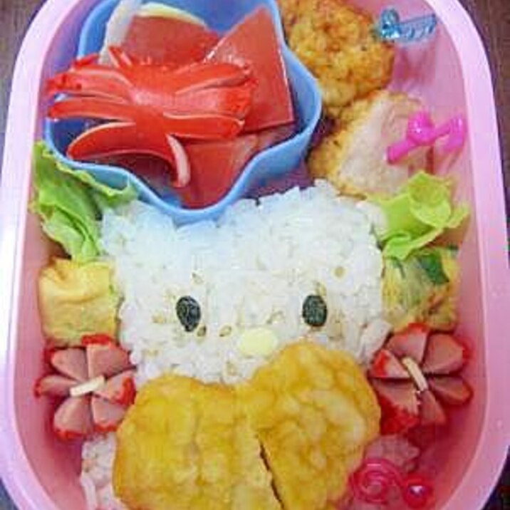 娘の幼稚園弁当（キティちゃん？）